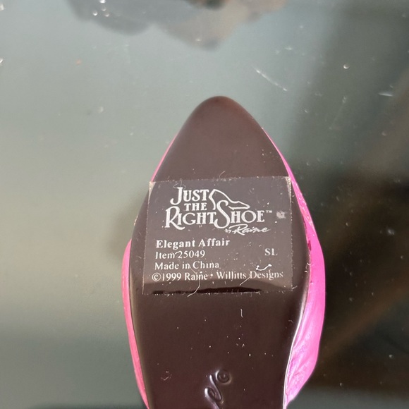 Two shoes from just the right shoe collection - Picture 4 of 5